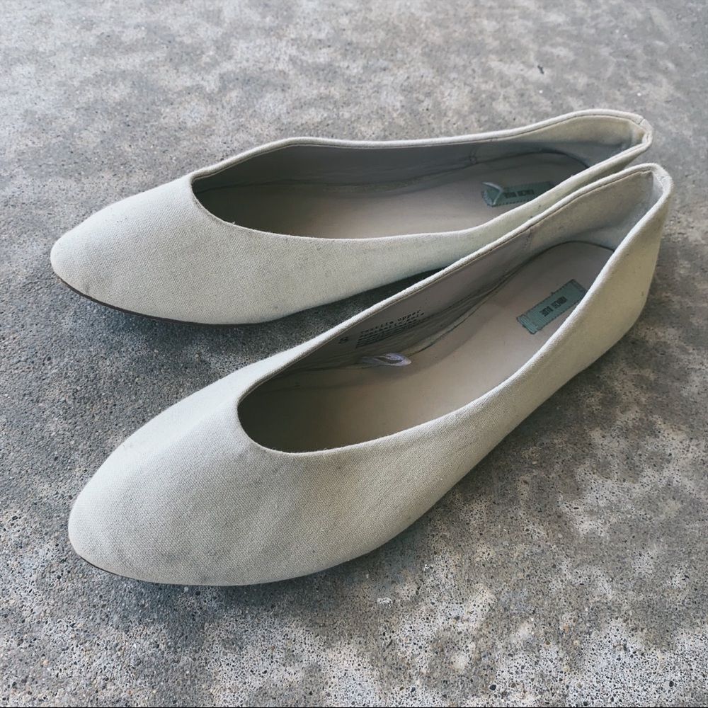 kimchi blue off white / cream pointed linen flats